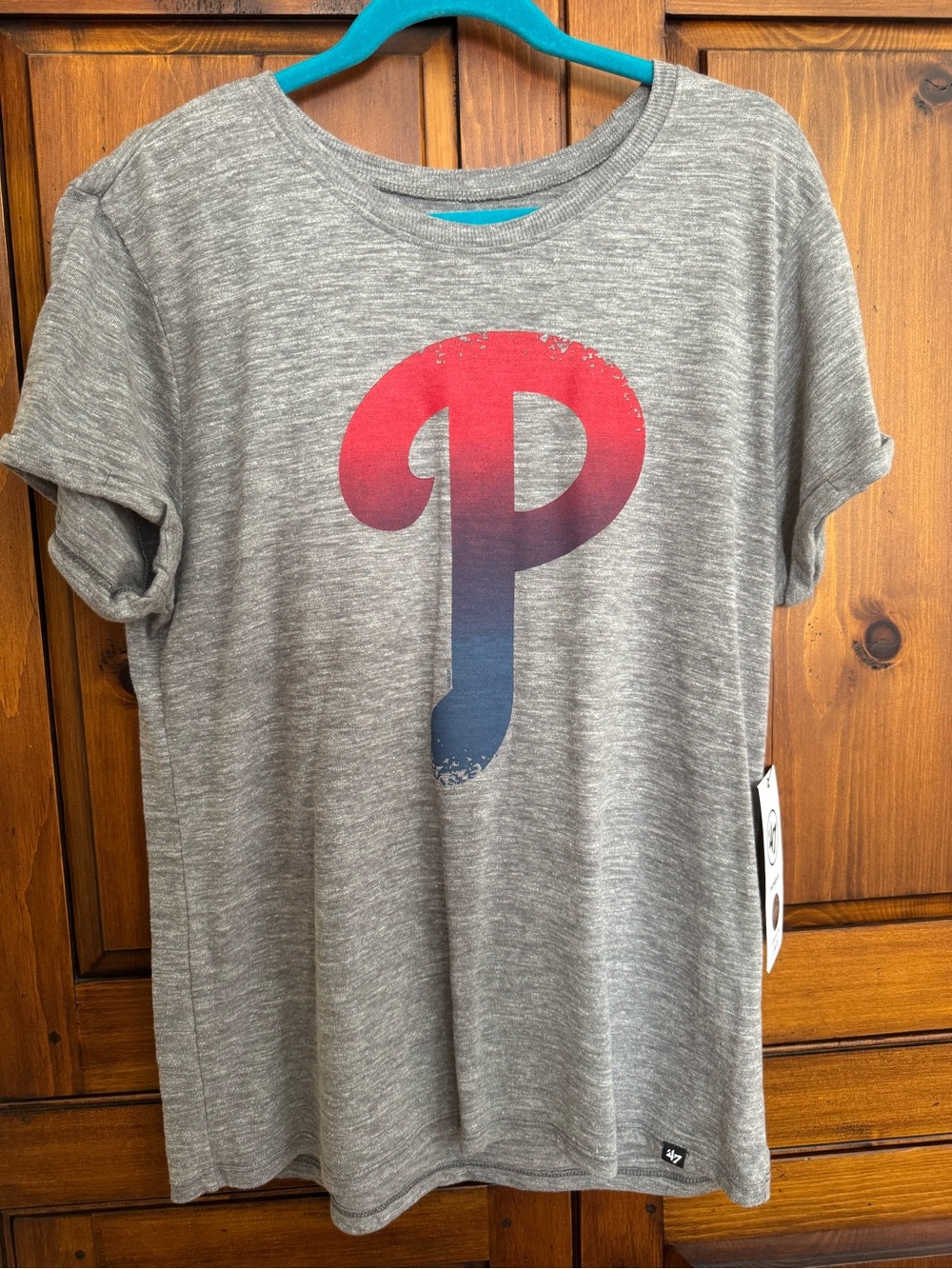 ‘47 “Vintage Grey” Size XL Philadelphia Phillies T-shirt with rolled sleeves.NWT